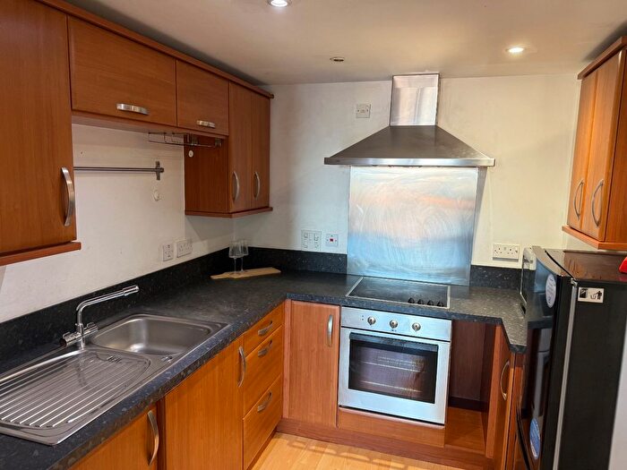 2 Bedroom Flat To Rent In West Street, Sheffield, South Yorkshire, S1