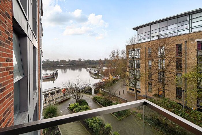 1 Bedroom Flat For Sale In High Street, Brentford, TW8