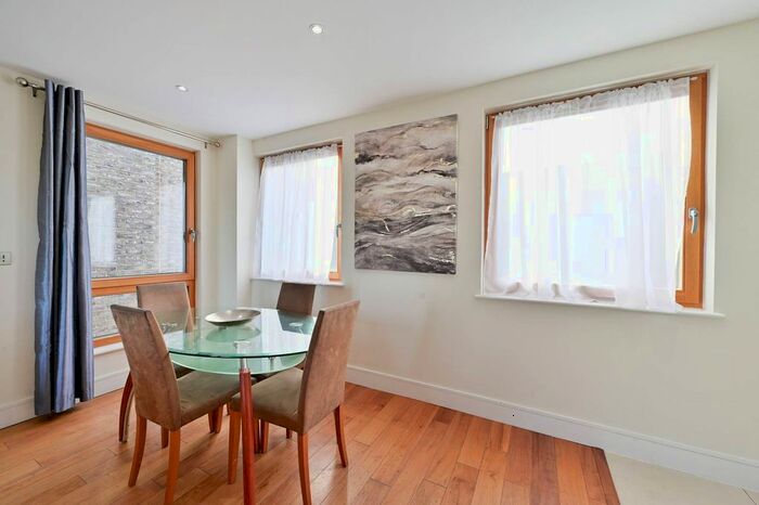2 Bedroom Flat To Rent In Upper Richmond Road, Putney, London, SW15