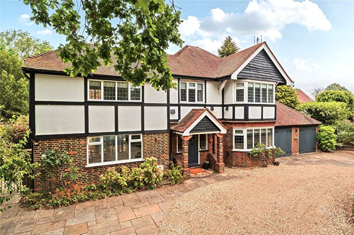 4 Bedroom Detached House For Sale In Queens Road, Walton-On-Thames, KT12