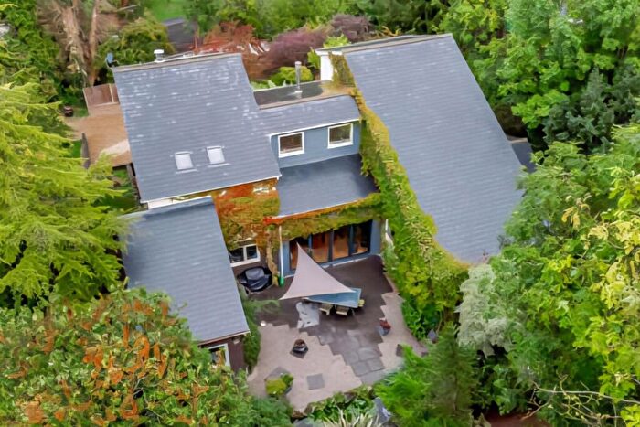 7 Bedroom Detached House For Sale In Barkway Road, Royston, Hertfordshire, SG8