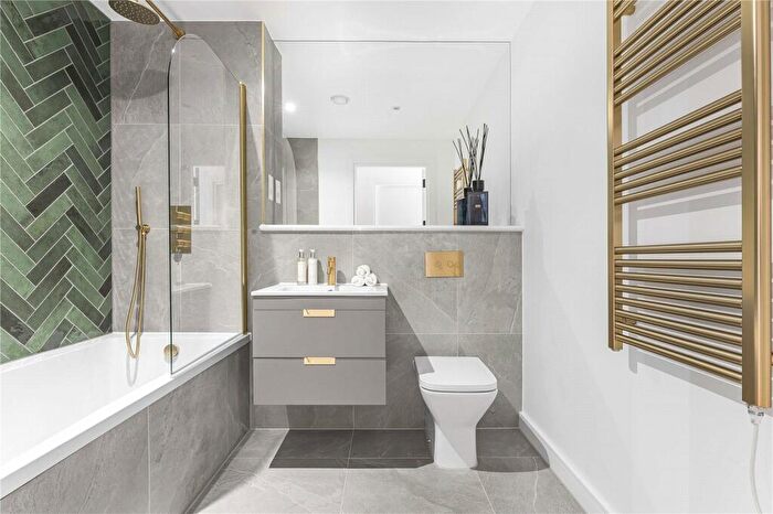 1 Bedroom Apartment For Sale In Limehouse Lofts, Caroline Street, London, E1