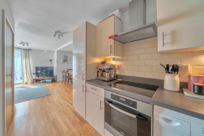 1 Bedroom Flat To Rent In Rosemount Avenue, West Byfleet, KT14