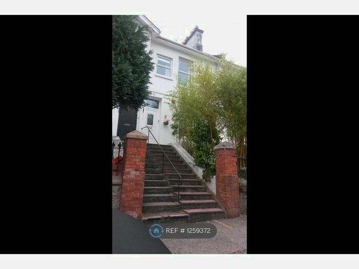 2 Bedroom Flat To Rent In First Floor, Torquay TQ1
