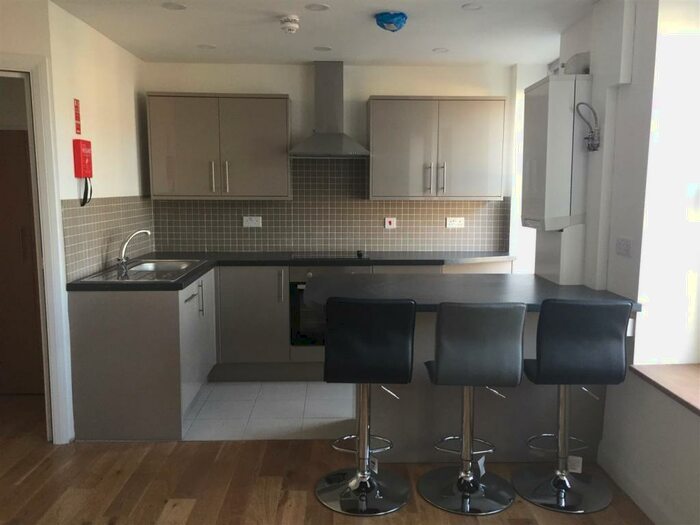 3 Bedroom Flat To Rent In Richmond Road, Cardiff, CF24