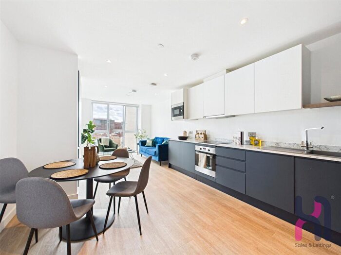 2 Bedroom Flat To Rent In Riverside, Quay Street, Salford, M3