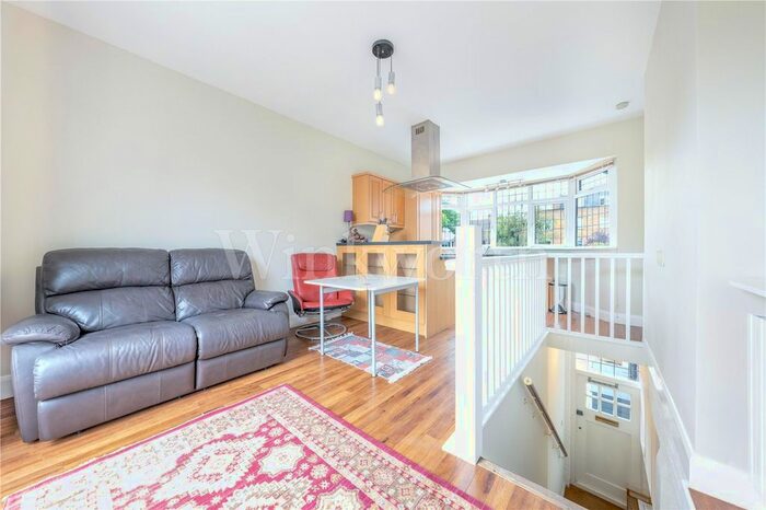 1 Bedroom Flat To Rent In The Ridgeway, London, NW11