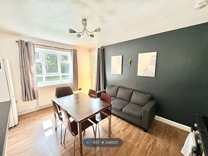 3 Bedroom Flat To Rent In Faulkner House, London, SW15