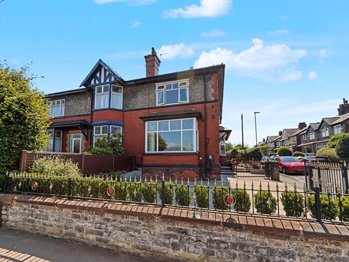4 Bedroom Semi-Detached House For Sale In Dales Avenue, Whitefield, M45