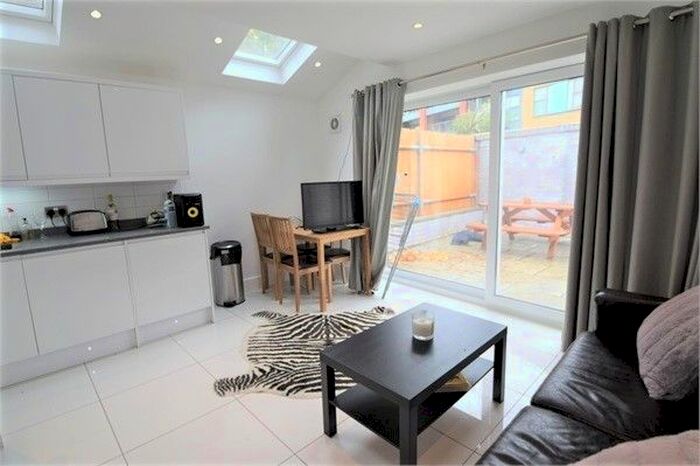 2 Bedroom Flat To Rent In Shakespeare Road, Herne Hill, SE24
