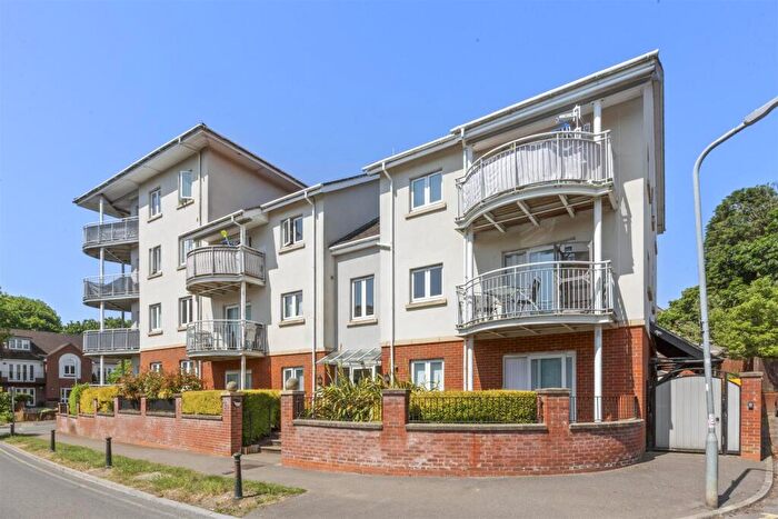 2 Bedroom Flat For Sale In The Cedars, Hazlemere, HP15