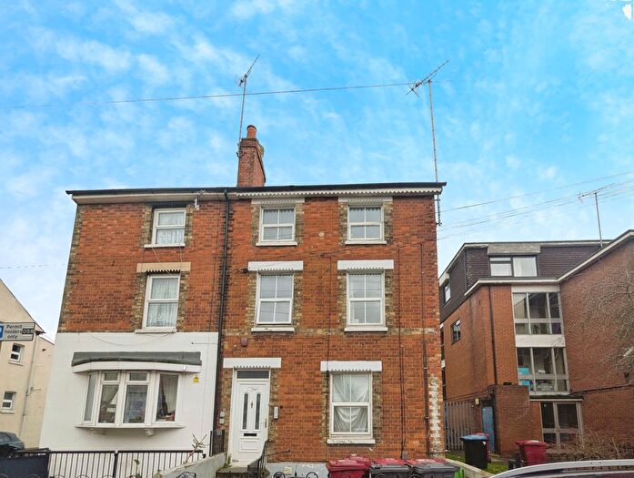 2 Bedroom Flat For Sale In George Street, Reading, Berkshire, RG1