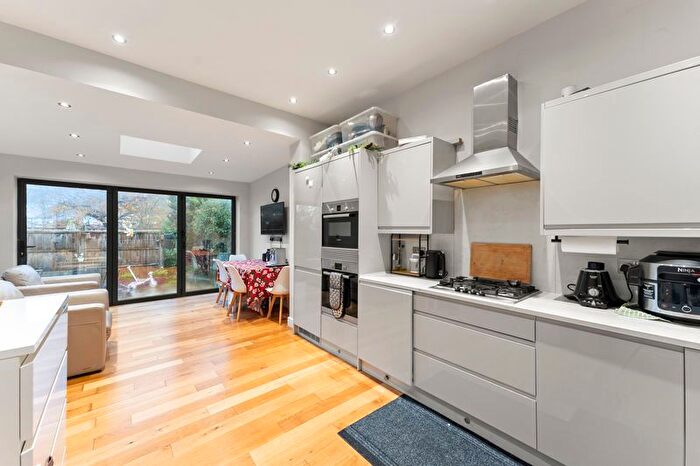 2 Bedroom Maisonette For Sale In Radnor Avenue, Harrow, HA1