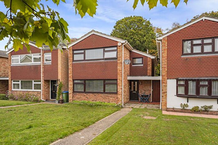 3 Bedroom Link Detached House For Sale In East Woodside, Bexley, DA5