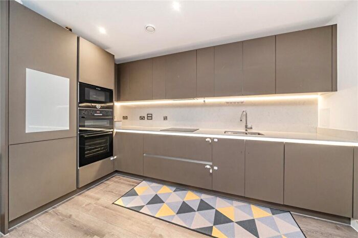 2 Bedroom Flat To Rent In Highfield Court, New North Road, London, N1