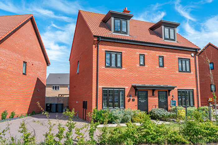 3 Bedroom Semi Detached House For Sale In Lakes Road, Felixstowe, IP11