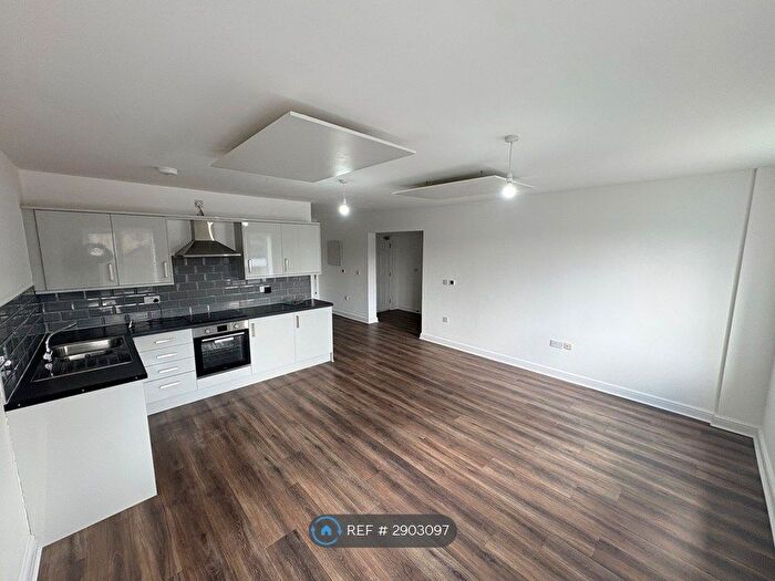 1 Bedroom Flat To Rent In High St, Heckmondwike, WF16