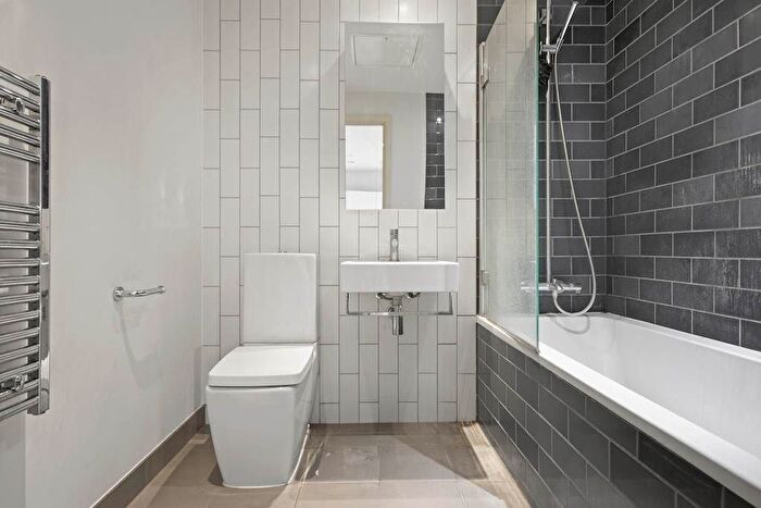 1 Bedroom Flat To Rent In Admiralty Avenue, London, E16