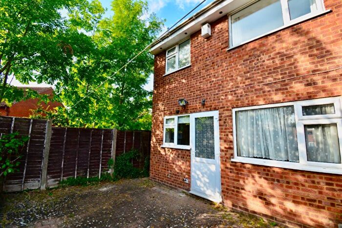 3 Bedroom End Of Terrace House To Rent In Lawford Close, Luton, Bedfordshire, LU1