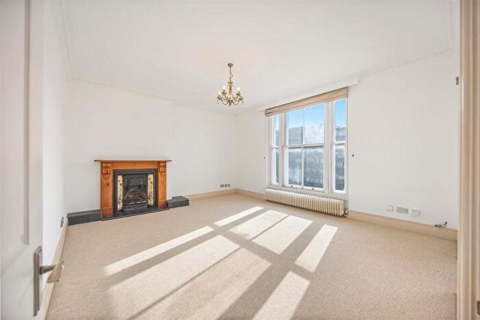 2 Bedroom Flat For Sale In Haverstock Hill, Belsize Park, NW3