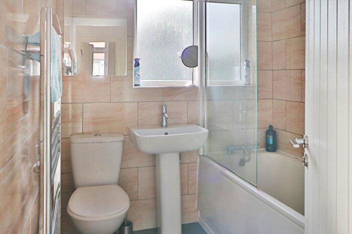 3 Bedroom End Of Terrace House For Sale In Byron Avenue, New Malden, KT3