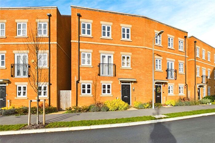 4 Bedroom Semi Detached House To Rent In Home Straight, Newbury, Berkshire, RG14