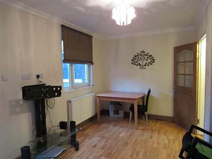 3 Bedroom Flat To Rent In Exmoor House, Gernon Road, London, E3