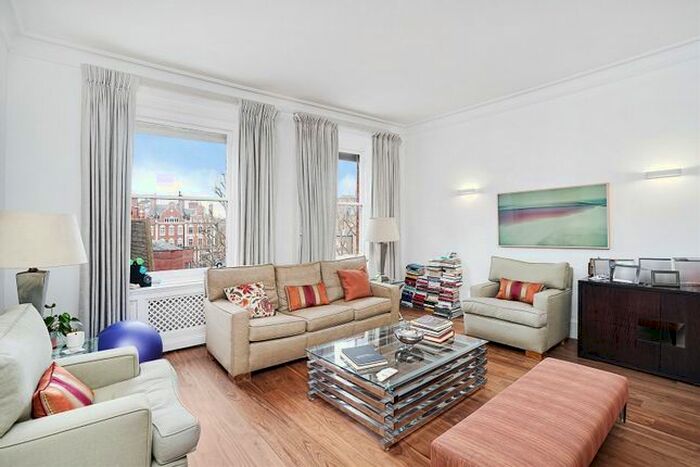 2 Bedroom Flat To Rent In Cadogan Square, Knightsbridge, London, SW1X