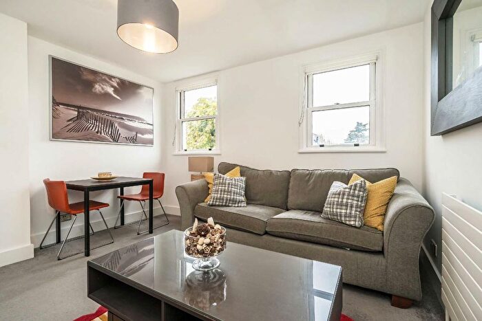 1 Bedroom Flat For Sale In Holly Road, Twickenham, TW1