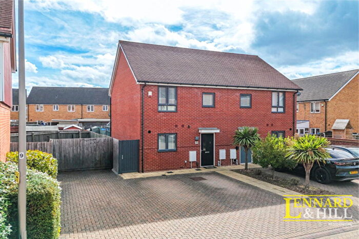 3 Bedroom Semi Detached House For Sale In Heathland Way, Grays, RM16