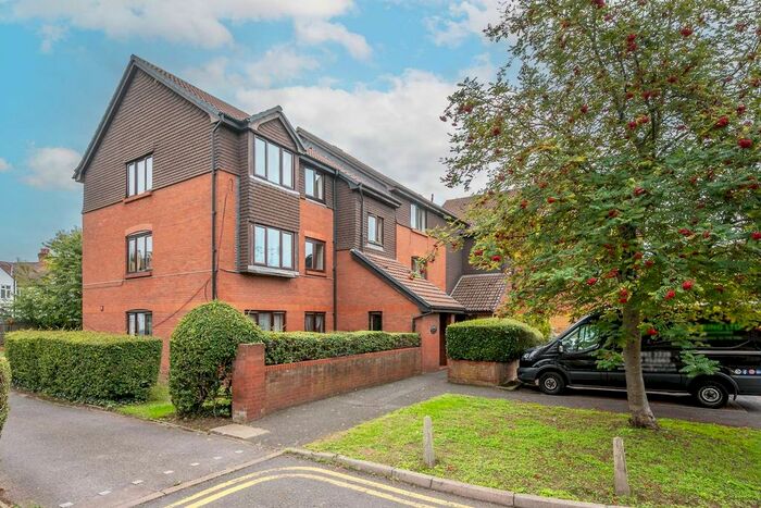 1 Bedroom Flat To Rent In Shelley Way, Wimbledon, London, SW19