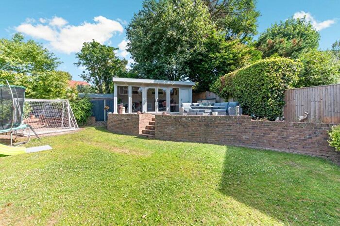 4 Bedroom Detached House For Sale In Walnut Grove, Banstead, SM7