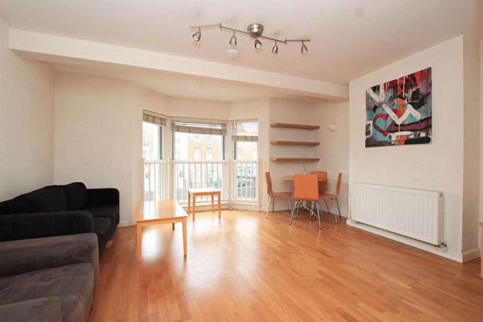 1 Bedroom Flat To Rent In Lighthouse Apartments, Commercial Road, London, E1