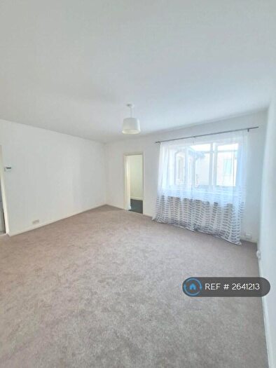 2 Bedroom Flat To Rent In Church Passage, Barnet, EN5