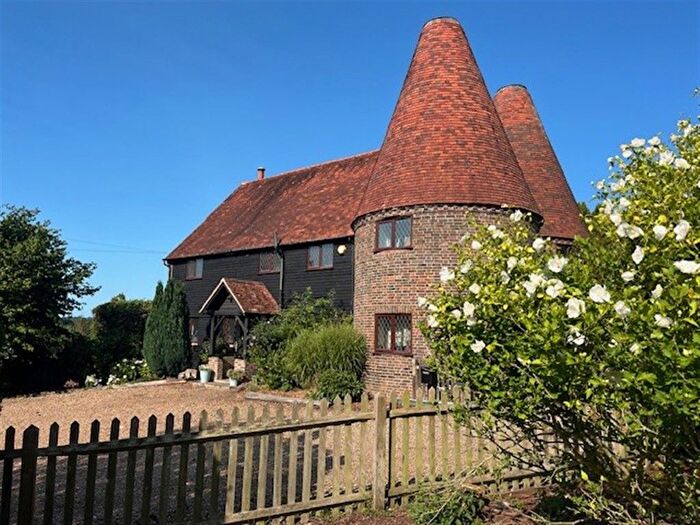 4 Bedroom Detached House For Sale In South Farm Lane, Langton Green, Tunbridge Wells, Kent, TN3