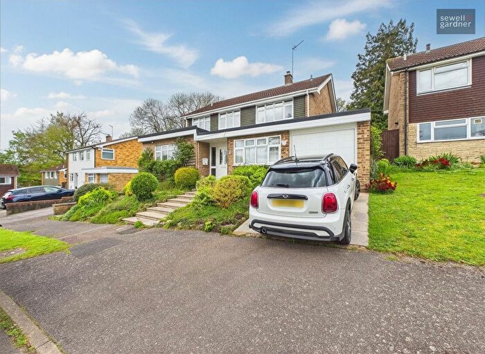 4 Bedroom Detached House For Sale In South Cottage Gardens, Chorleywood, WD3