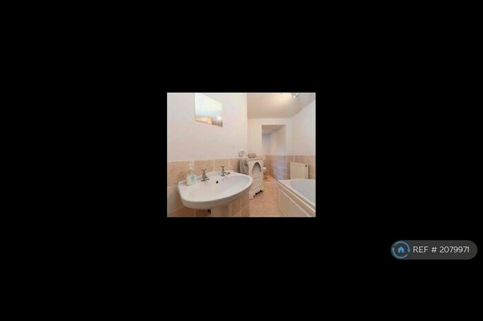 3 Bedroom Flat To Rent In Park Drive, Harrogate, HG2