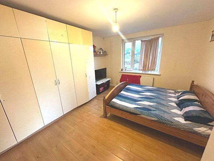 5 Bedroom Semi Detached House To Rent In Springwell Road, Heston, TW5