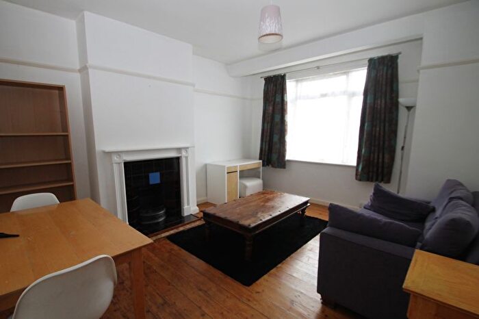 1 Bedroom Maisonette To Rent In Floriston Court, Whitton Avenue West, Northolt, UB5