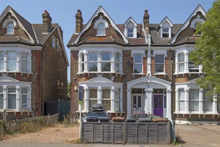 2 Bedroom Flat To Rent In Bromley Road, Catford, SE6