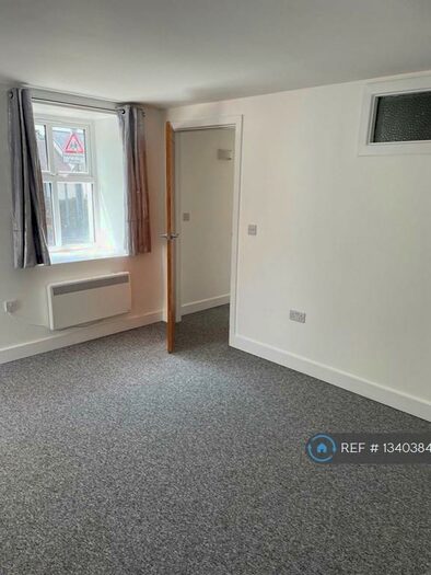 2 Bedroom Flat To Rent In Lloyds Terrace, Newcastle Emlyn, SA38