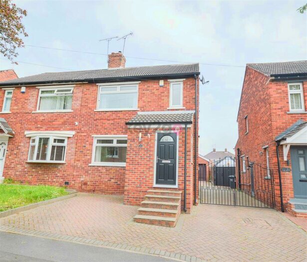 3 Bedroom Semi-Detached House To Rent In Flockton Crescent, Handsworth, S13