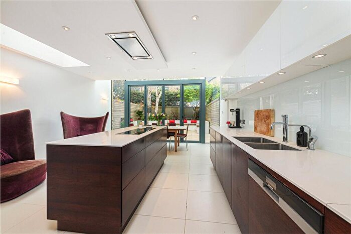 5 Bedroom Terraced House For Sale In Culmstock Road, London, SW11