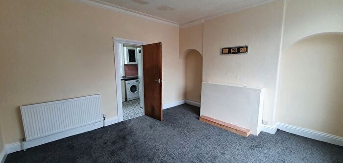 3 Bedroom Terraced House To Rent In Hollingwood Avenue, Bradford, BD7