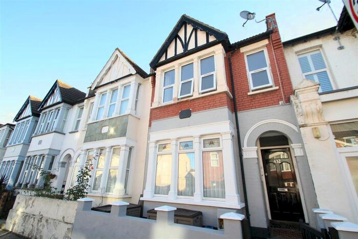 2 Bedroom Flat To Rent In Westborough Road, Westcliff-On-Sea, SS0
