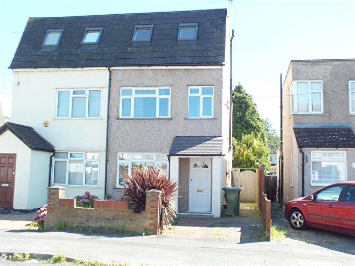 3 Bedroom House To Rent In Upper Farm Road, West Molesey, KT8