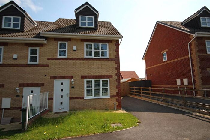 4 Bedroom End Of Terrace House For Sale In Treetop View, South Kirkby, WF9