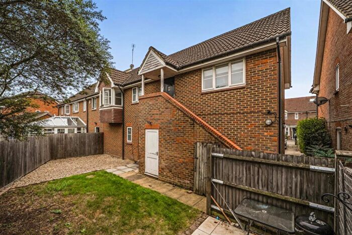 2 Bedroom Maisonette For Sale In Farmers End, Charvil, Reading, Berkshire, RG10