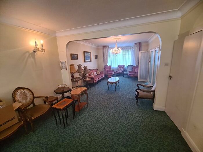 4 Bedroom Detached House For Sale In Mayfield Gardens, Hendon, London, NW4