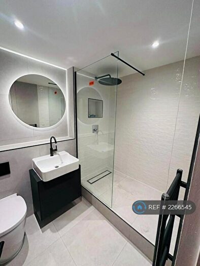 1 Bedroom Flat To Rent In Victoria Park Court, London, E9